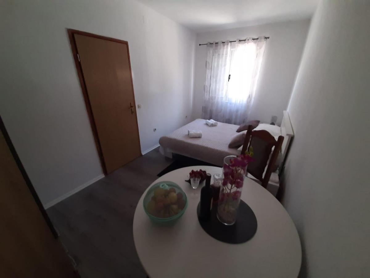 Apartman Jadranka Rogotin Eksteriør bilde