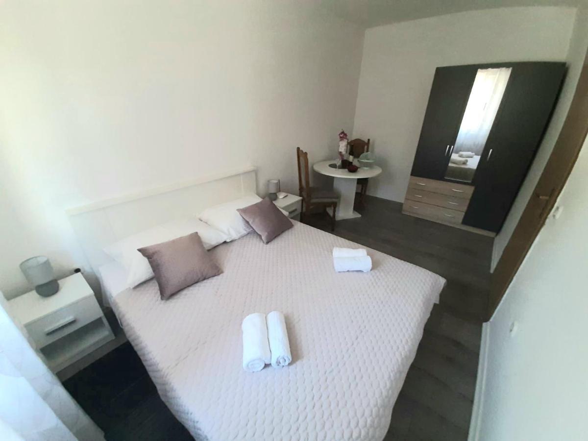 Apartman Jadranka Rogotin Eksteriør bilde